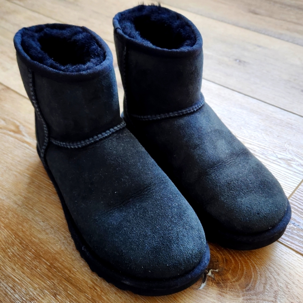 UGGs Classic Mini Boots Size 7